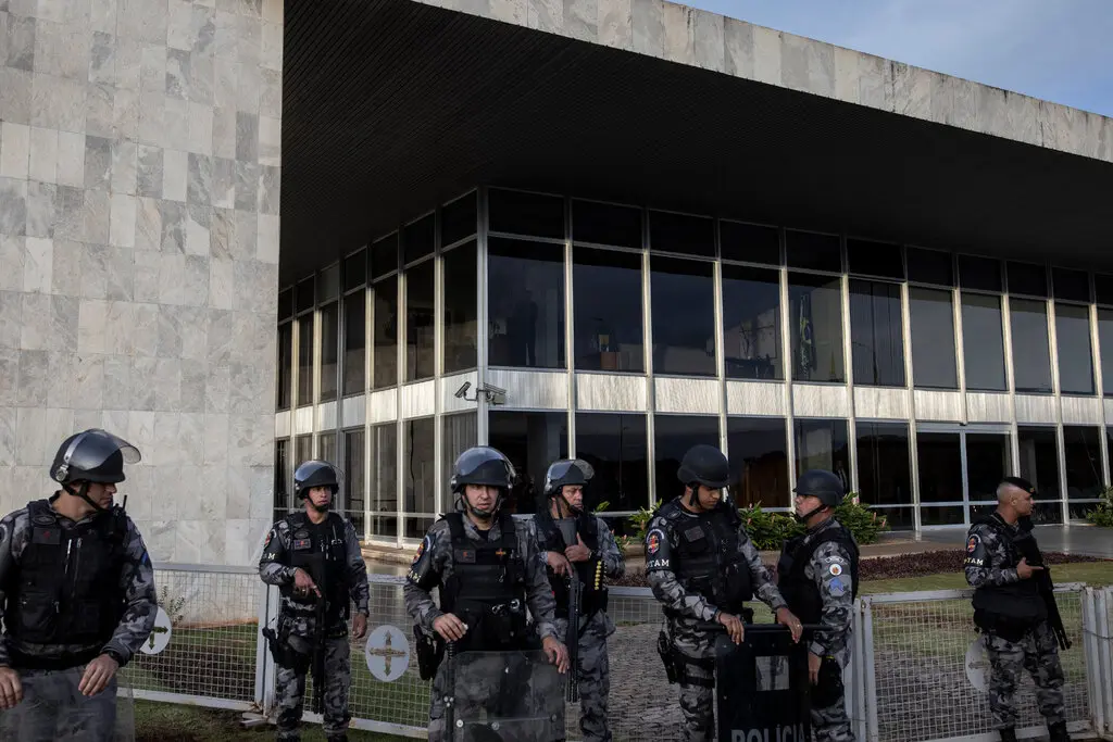 Brasil: los oficiales militares en Brasilia defendieron a los manifestantes golpistas, calificándolos de “manifestantes pacíficos”