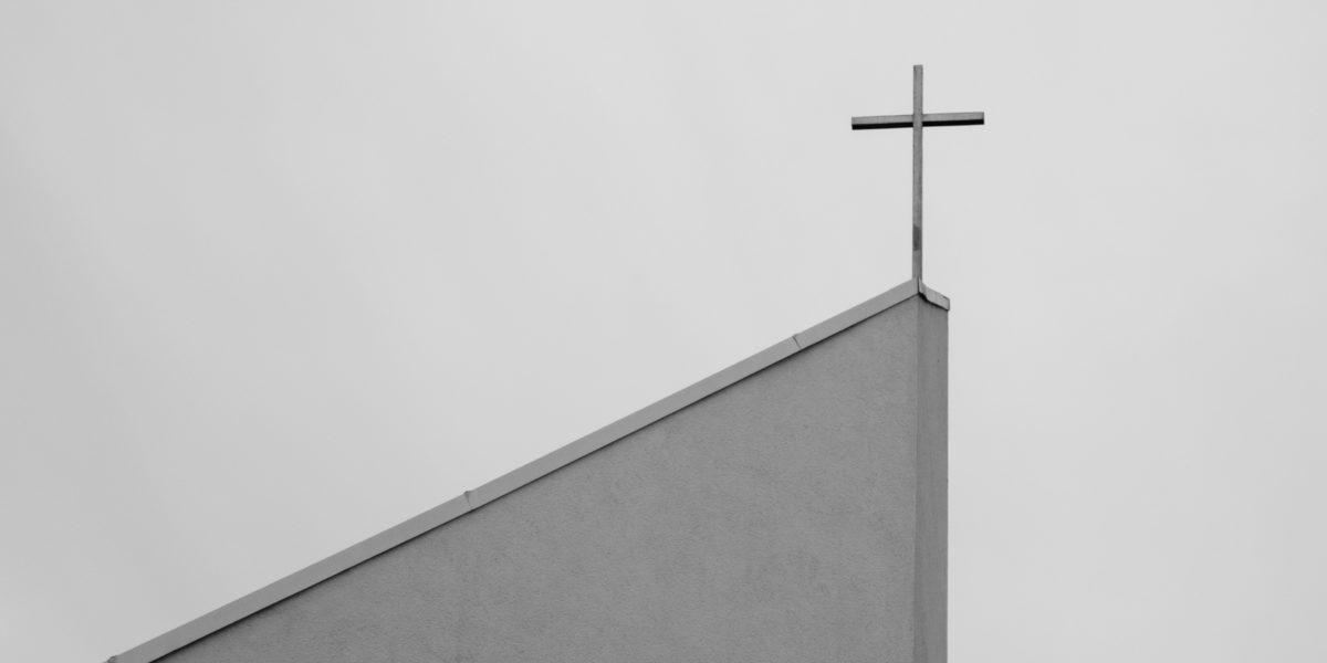 Cuando la Iglesia no sale de sí misma para evangelizar, se vuelve autorreferencial y entonces se enferma.