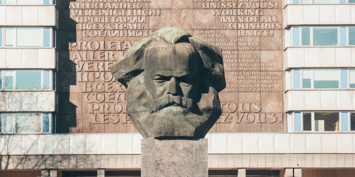 Marx en modo jesuita: Su «espectro» reaparece con cada gran crisis económica.