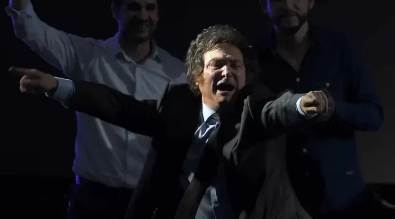 Guitarra Negra: O de cómo ir mansamente al matadero