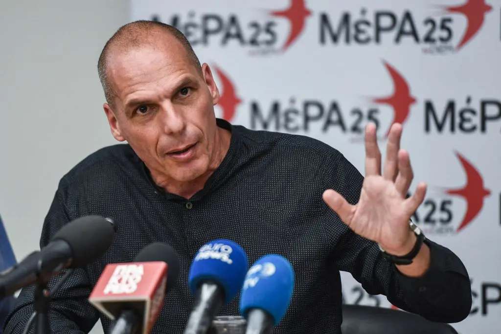 Varoufakis: «Quieren silenciarnos, prohibirnos, demonizarnos, acusarnos»