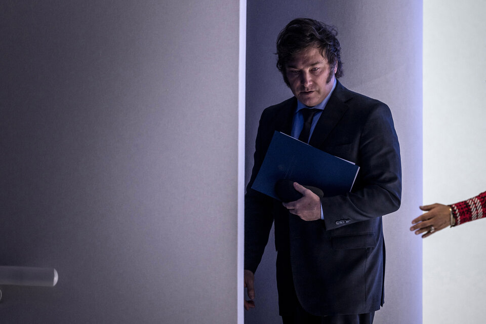 Unánime opinión de los encuestadores sobre la baja en la imagen del Presidente