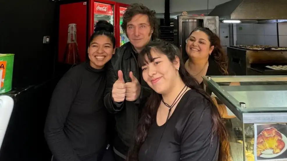 La imagen de Milei se erosiona en el electorado original – conversatorio con Atilio Borón-