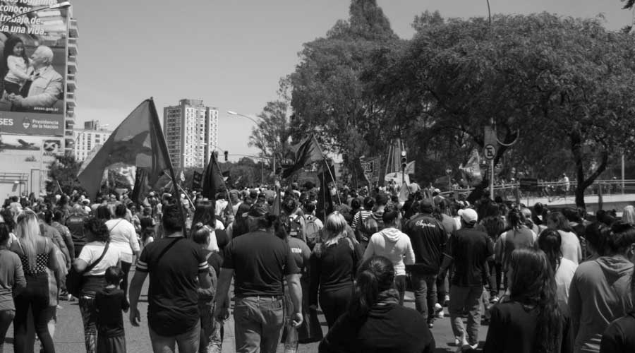 Deslegitimar y criminalizar