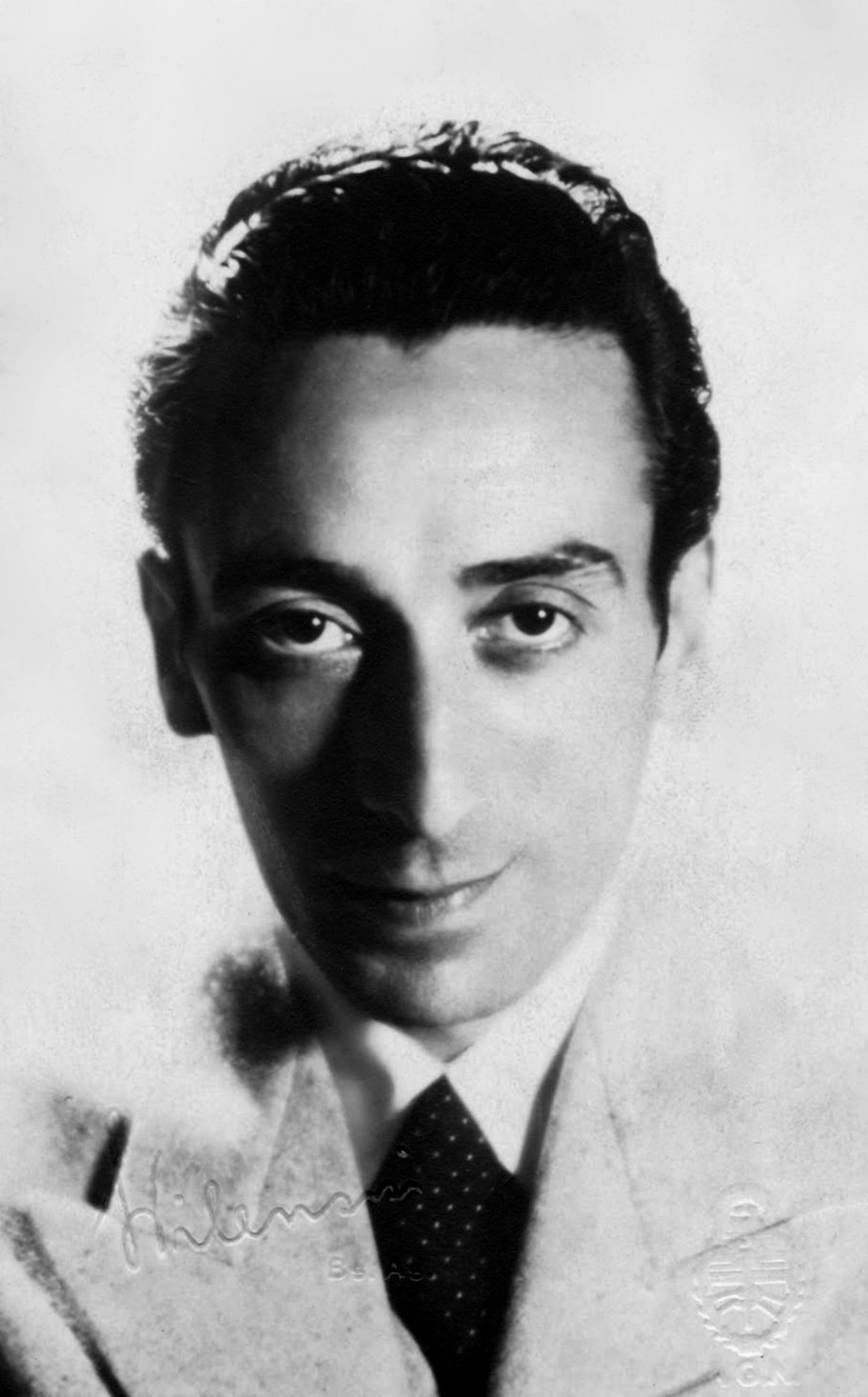 Somos la mueca de lo que soñamos ser