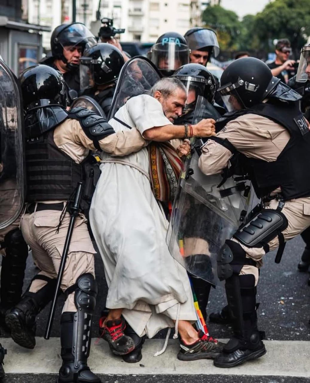 No esperamos otra cosa del gobierno