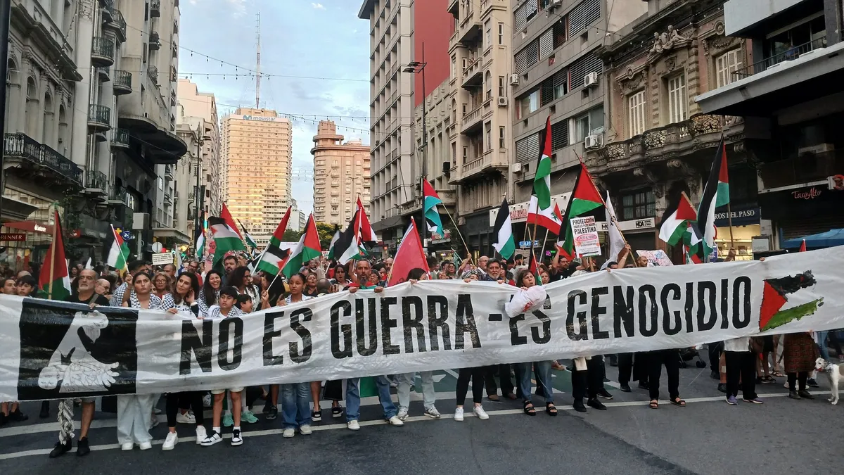 La puesta en escena de un genocidio en cámara lenta
