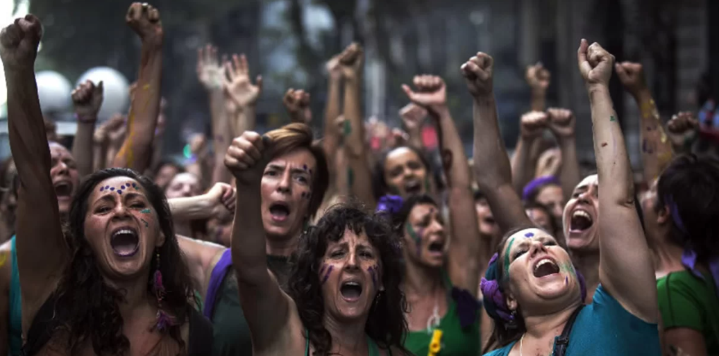 8M bajo fuego neoliberal – perspectiva económica –