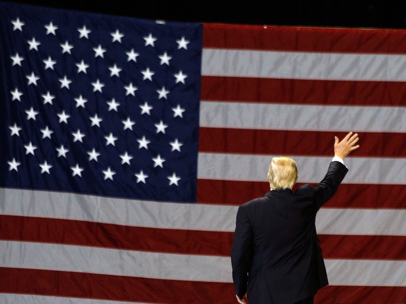 ¿Trump le ha dado la espalda a la base de MAGA?